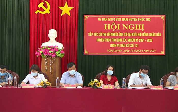 Phó Bí thư Thường trực Huyện ủy, Chủ tịch HĐND huyện Phúc Thọ tiếp xúc cử tri, vận động bầu cử ở xã Võng Xuyên