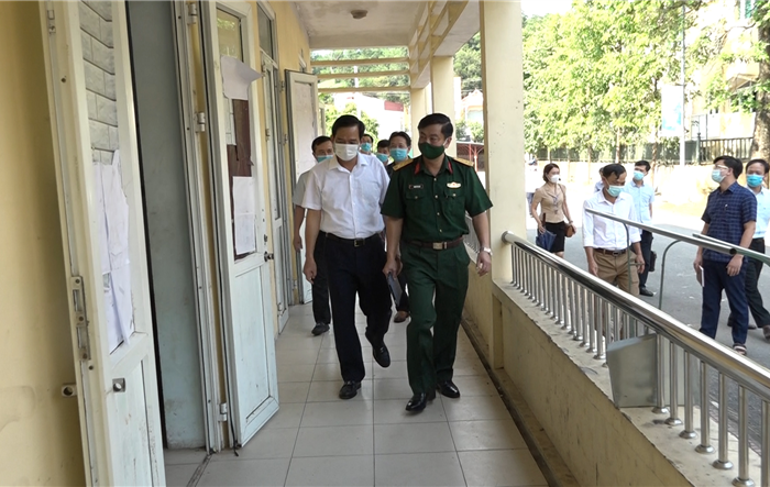 Bí thư Huyện ủy Ba Vì kiểm tra địa điểm chọn làm khu cách ly trường hợp nghi ngờ nhiễm Covid-19
