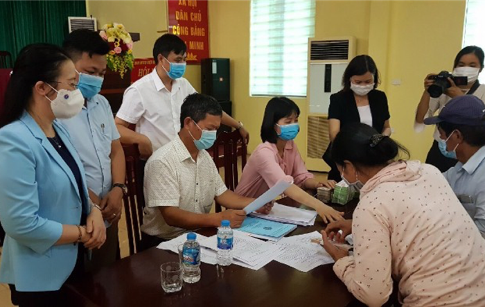 Chủ tịch Hội Nông dân Thành phố giám sát giải ngân Quỹ Hỗ trợ nông dân tại huyện Mỹ Đức 