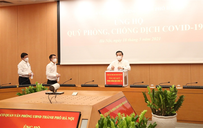 Cơ quan Văn phòng UBND thành phố Hà Nội ủng hộ Quỹ phòng, chống dịch Covid-19