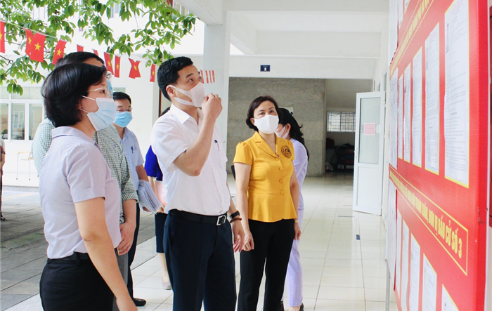Trưởng ban Tuyên giáo Thành ủy Hà Nội Bùi Huyền Mai kiểm tra công tác chuẩn bị bầu cử đại biểu Quốc hội khóa XV và đại biểu HĐND các cấp nhiệm kỳ 2021-2026 tại quận Thanh Xuân