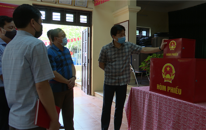 Bí thư Huyện uỷ Hoài Đức kiểm tra công tác chuẩn bị bầu cử trên địa bàn Huyện