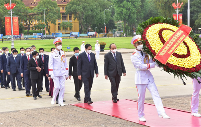 Lãnh đạo Đảng, Nhà nước và thành phố Hà Nội viếng Chủ tịch Hồ Chí Minh và tưởng niệm các Anh hùng liệt sĩ