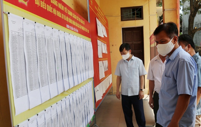 Phó Bí thư Thường trực Huyện uỷ Quốc Oai kiểm tra công tác bầu cử tại xã Sài Sơn 