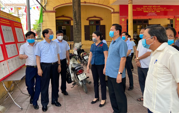 Bám sát cơ sở, nắm chắc diễn biến tình hình, bảo đảm trong mọi hoàn cảnh, công tác bầu cử thành công tốt đẹp