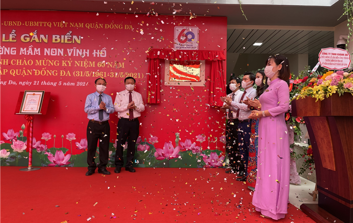 Gắn biển công trình chào mừng cuộc bầu cử đại biểu Quốc hội khóa XV và bầu cửu đại biểu HĐND các cấp