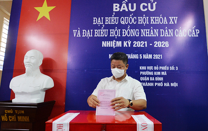 Phó Chủ tịch UBND Thành phố Nguyễn Mạnh Quyền bầu cử tại Khu vực bỏ phiếu số 3, phường Kim Mã, quận Ba Đình 