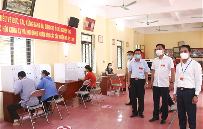 Chủ nhiệm Ủy ban Kiểm tra Thành ủy Hoàng Trọng Quyết kiểm tra công tác bầu cử tại huyện Gia Lâm