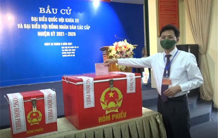 Cử tri huyện Thạch Thất hăng hái tham gia bầu cử