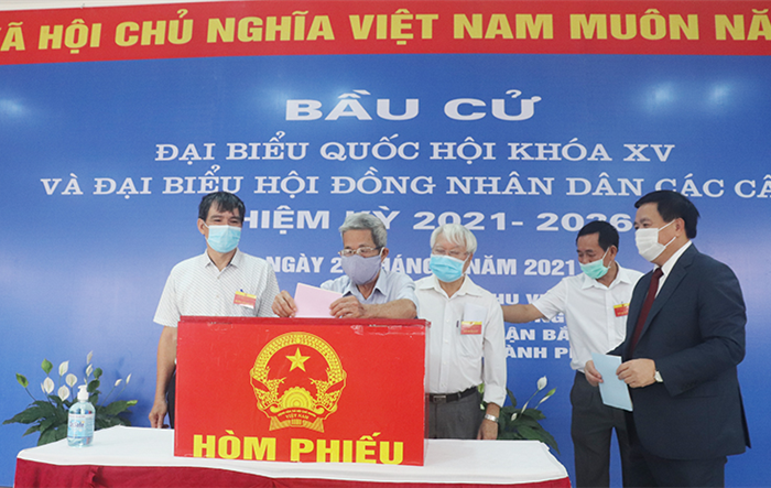 Cử tri quận Bắc Từ Liêm phấn khởi tham gia ngày hội bầu cử