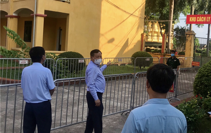 Phó Bí thư Thành ủy Hà Nội Nguyễn Văn Phong kiểm tra  khu cách ly y tế tập trung tại huyện Sóc Sơn