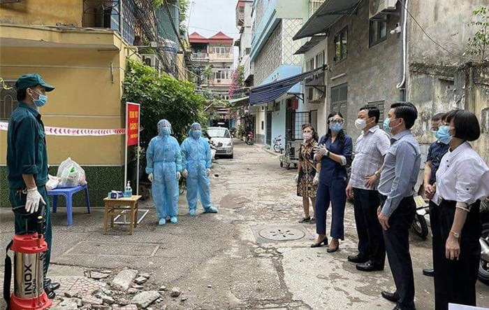 Lãnh đạo quận Đống Đa kiểm tra công tác phòng, chống dịch tại 4 điểm cách ly tạm thời trên địa bàn Quận