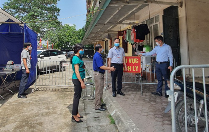 Bí thư Quận ủy Long Biên kiểm tra các khu vực phong tỏa, khu cách ly tập trung phòng, chống dịch Covid-19