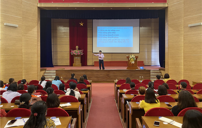 Hơn 300 nữ ứng cử viên và thanh niên lần đầu tham gia ứng cử  đại biểu HĐND các cấp được bồi dưỡng kiến thức, kỹ năng