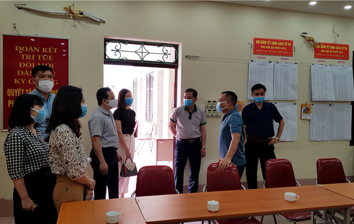 Quận Đống Đa tổ chức 7 đoàn công tác giám sát việc niêm yết danh sách người ứng cử trên địa bàn Quận