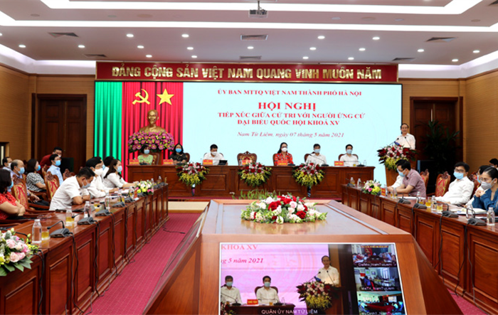 Các ứng cử viên đại biểu Quốc hội khóa XV tiếp xúc với cử tri quận Nam Từ Liêm