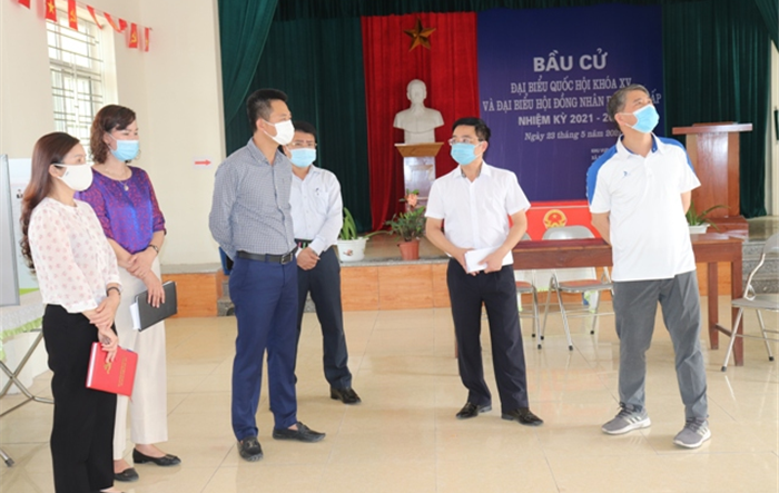 Lãnh đạo huyện Phú Xuyên kiểm tra công tác chuẩn bị bầu cử tại xã Minh Tân, xã Quang Lãng