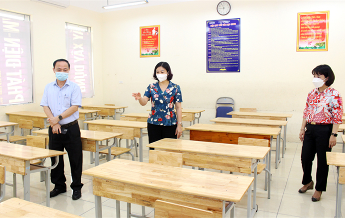 Phó Bí thư Thường trực Thành ủy kiểm tra công tác phòng, chống dịch và thi vào lớp 10 tại huyện Thanh Trì