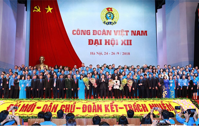 Nghị quyết của Bộ Chính trị về đổi mới tổ chức và hoạt động của Công đoàn Việt Nam trong tình hình mới