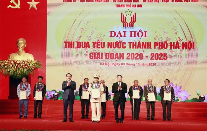 Chủ tịch UBND Thành phố tặng Bằng khen, danh hiệu “Người tốt, việc tốt” cho 66 tập thể, cá nhân tiêu biểu
