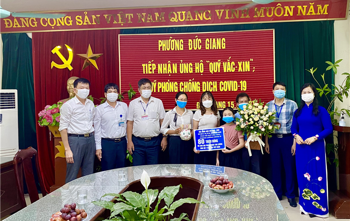 Một hộ gia đình tại quận Long Biên ủng hộ hơn 80 triệu đồng cho "Quỹ Vắc xin"