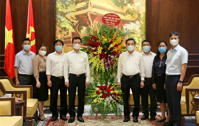 Chủ tịch UBND thành phố Hà Nội thăm, chúc mừng Bộ Thông tin và Truyền thông, các cơ quan báo chí