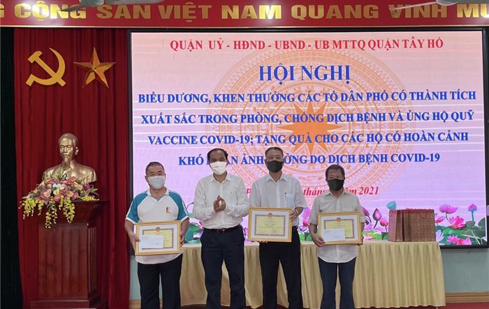 Quyên góp nguồn lực, chung sức, đồng lòng đẩy lùi dịch bệnh