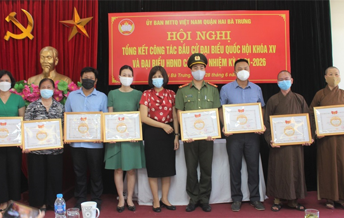 Quận Hai Bà Trưng: Khen thưởng nhiều tập thể, cá nhân có thành tích xuất sắc trong công tác bầu cử