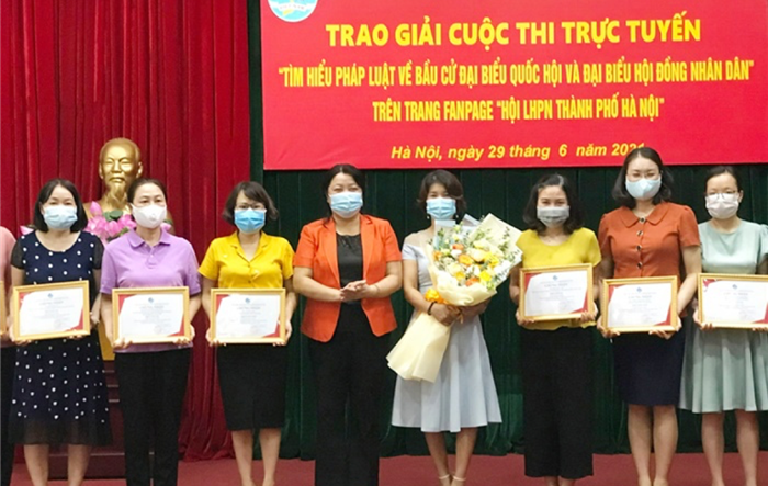 Trao giải Cuộc thi trực tuyến tìm hiểu “Bầu cử đại biểu Quốc hội khóa XV và đại biểu HĐND các cấp, nhiệm kỳ 2021-2026" 