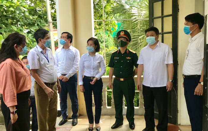 Trưởng Ban Tuyên giáo Thành ủy kiểm tra thực tế công tác phòng, chống dịch Covid-19 và tổ chức thi tuyển sinh vào lớp 10 tại huyện Thanh Oai