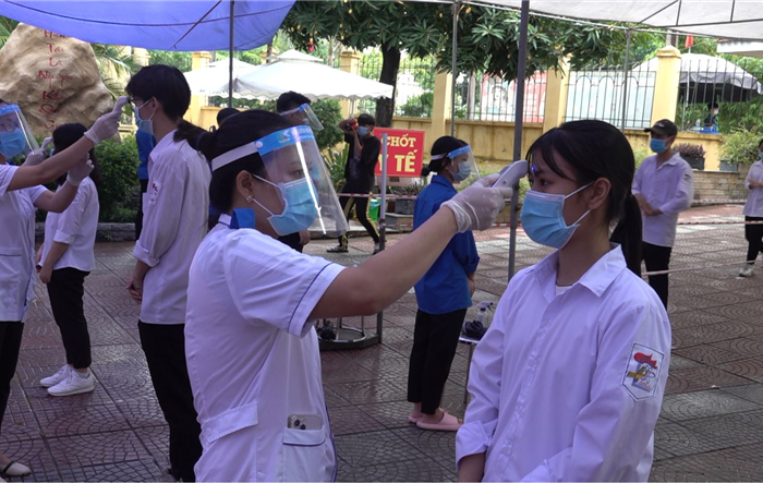 Diễn tập công tác phân luồng, xử lý tình huống phòng, chống dịch Covid-19 cho kỳ thi tuyển sinh  vào lớp 10 THPT năm học 2021-2022