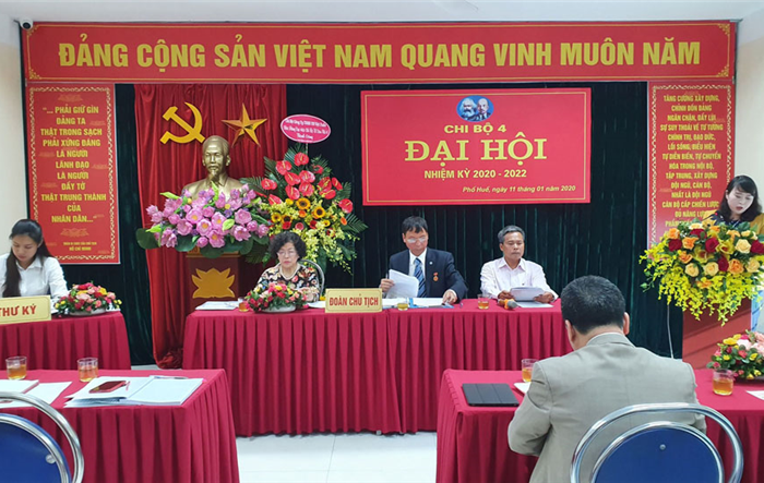 Phát huy vai trò của chi bộ trong ngăn chặn, đẩy lùi suy thoái