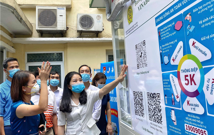Thành đoàn Hà Nội và BIO Tech Group Việt Nam tặng buồng đôi lấy mẫu xét nghiệm Vinabooth trị giá 200 triệu đồng hành cùng thành phố Hồ Chí Minh chống dịch