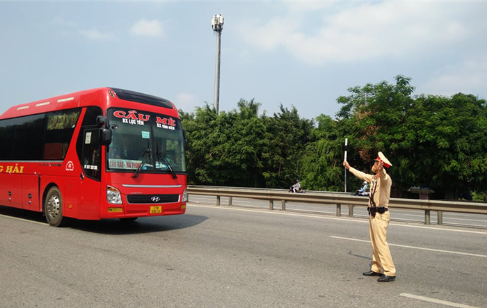 Một số thủ tục cần thiết để dịch vụ vận tải được ưu tiên “luồng xanh” khi ra, vào thành phố Hà Nội 