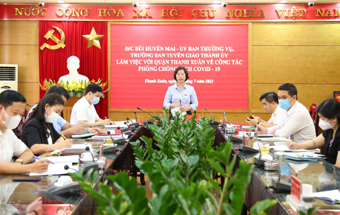 Trưởng ban Tuyên giáo Thành ủy Hà Nội Bùi Huyền Mai kiểm tra công tác phòng, chống dịch Covid-19 trên địa bàn quận Thanh Xuân