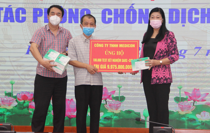 Uỷ ban Mặt trận Tổ quốc Thành phố tiếp nhận hơn 10 tỷ đồng phòng, chống dịch Covid-19 