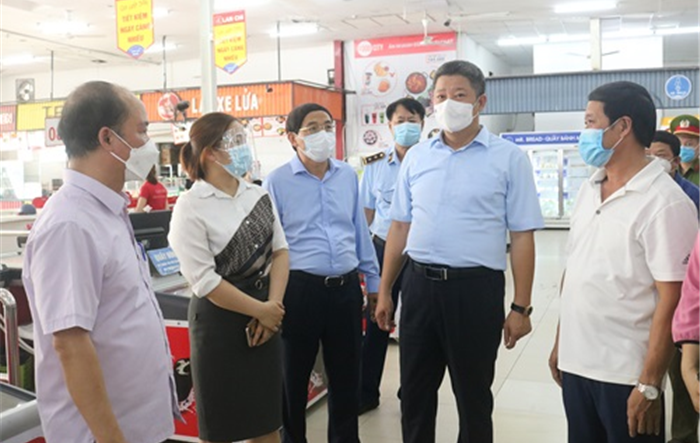 Phó Chủ tịch UBND Thành phố Nguyễn Mạnh Quyền kiểm tra công tác phòng, chống dịch Covid -19 tại huyện Chương Mỹ