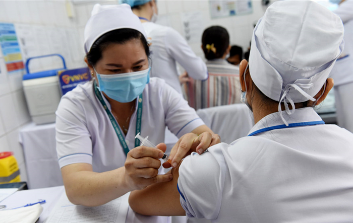 Hà Nội: Phân bổ 3 loại vắc xin phòng Covid-19 cho 30 quận, huyện, thị xã