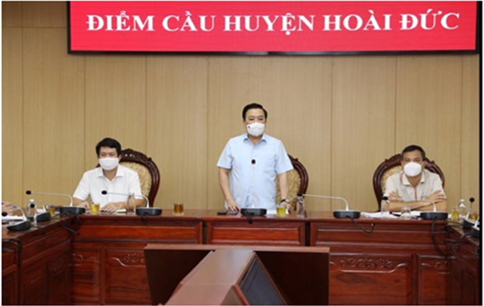 Phó Chủ tịch UBND Thành phố Chử Xuân Dũng kiểm tra công tác phòng, chống dịch Covid-19 tại huyện Hoài Đức