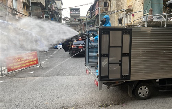 Quận Hai Bà Trưng: Phun khử khuẩn diện rộng trên địa bàn Quận