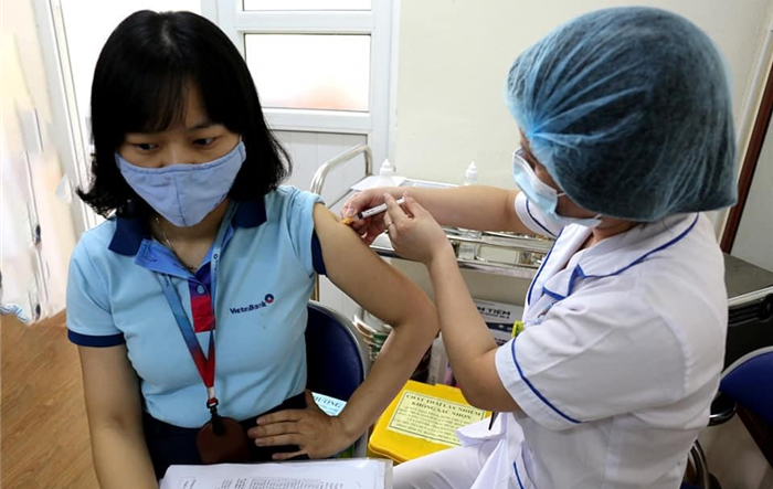 Huyện Sóc Sơn đồng loạt tiêm vắc xin phòng Covid-19 đợt 5 cho người dân 