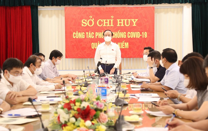 Đồng chí Nguyễn Ngọc Tuấn kiểm tra công tác phòng, chống dịch quận Hoàn Kiếm