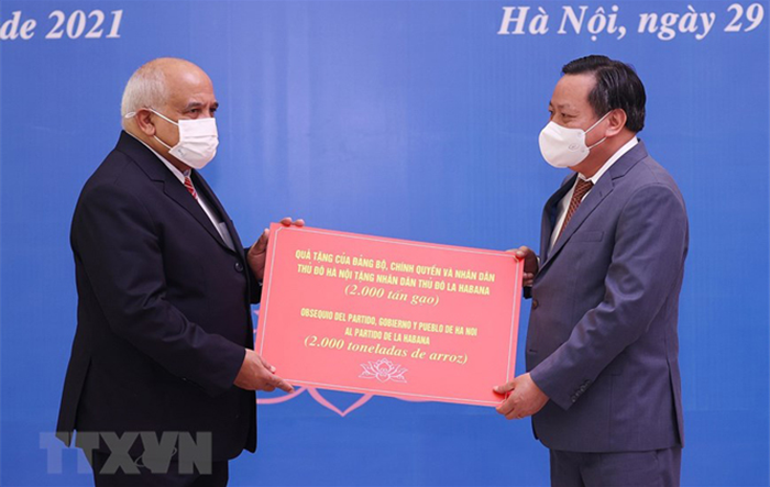 Thủ đô Hà Nội trao 2.000 tấn gạo tặng nhân dân Thủ đô La Habana
