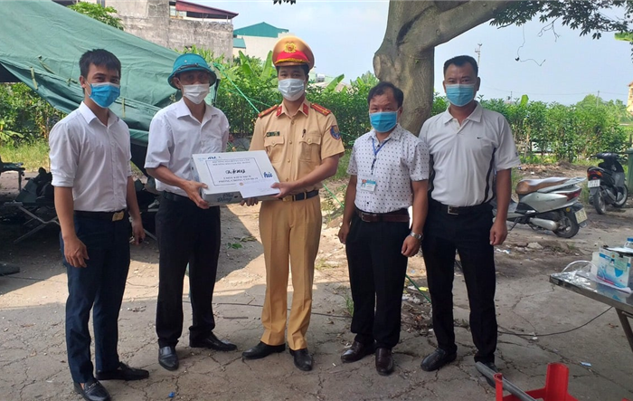 Động viên cán bộ, hội viên nông dân tham gia các chốt kiểm soát dịch
