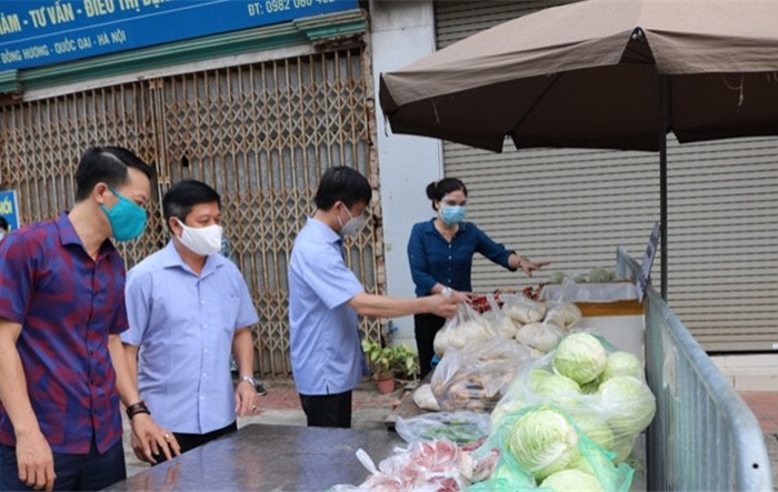 Phó Bí thư Thường trực Huyện ủy Quốc Oai thăm, kiểm tra công tác phòng dịch tại khu vực địa điểm đặt "Cửa hàng 0 đồng"