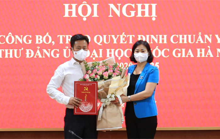 Công bố Quyết định chuẩn y Bí thư Đảng uỷ Đại học Quốc gia Hà Nội