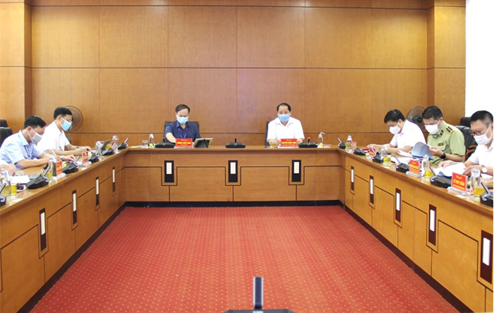 Trưởng Ban Dân vận Thành uỷ kiểm tra đột xuất công tác phòng, chống Covid-19 tại quận Long Biên