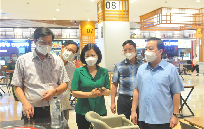 Phó Chủ tịch UBND Thành phố kiểm tra đột xuất công tác phòng, chống dịch tại một số cơ sở kinh doanh