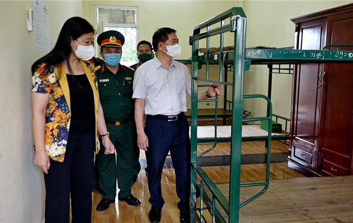 Đoàn kiểm tra số 08 của Thành ủy kiểm tra công tác phòng, chống dịch tại thị xã Sơn Tây