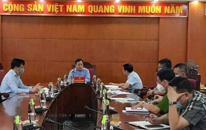 Đồng chí Nguyễn Văn Phong kiểm tra công tác phòng, chống dịch Covid-19 tại huyện Mê Linh